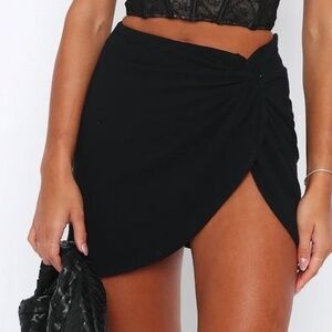 White Fox | Size L | Black Linen-Feel Wrap Mini Skirt | Ultimate Vacation Skirt